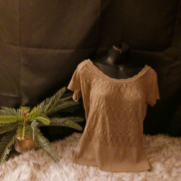 Taupe short sleeve lightweight top - Picture 3 of 8
